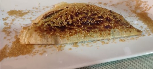PANQUEQUE DE DULCE DE LECHE CON HELADO DE VAINILLA